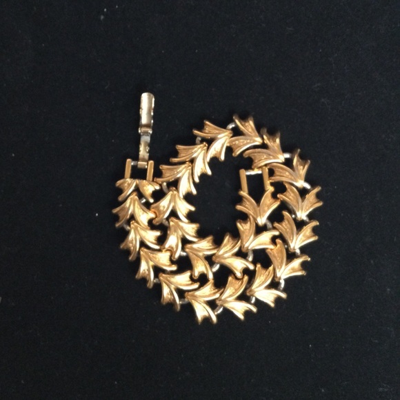 Vintage Napier Signed Goldtone Bracelet - Picture 5 of 7